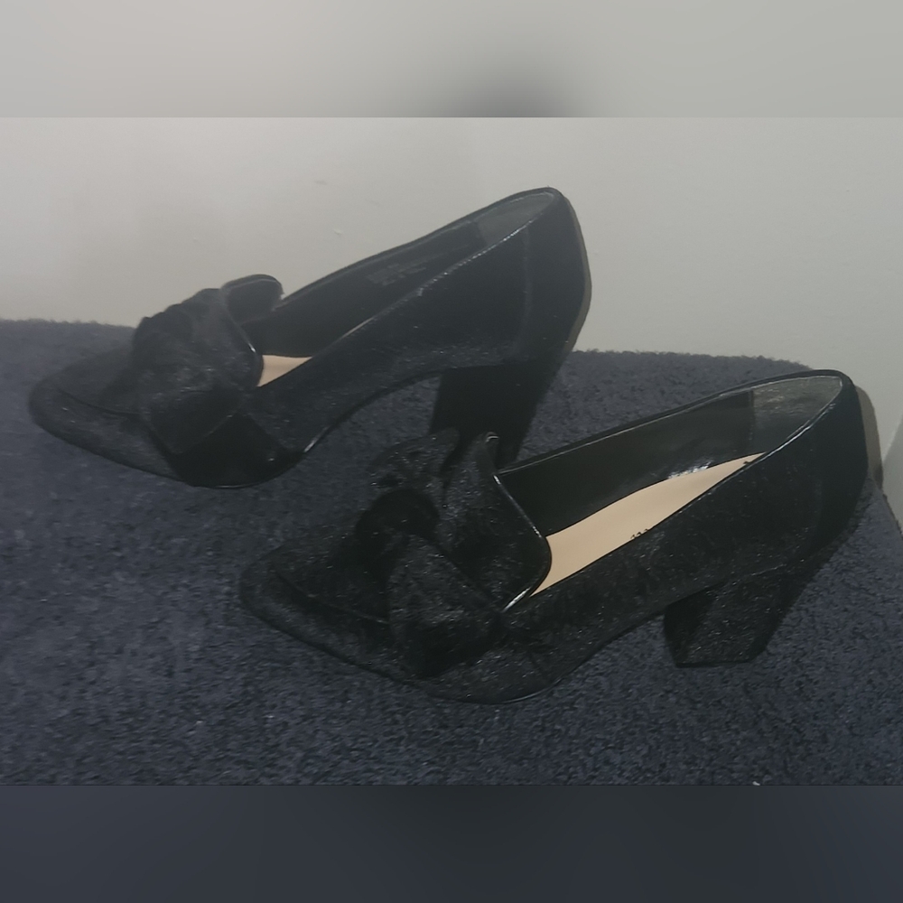 Bella Vita Elegant Black Velvet Galla II Pumps Size 8